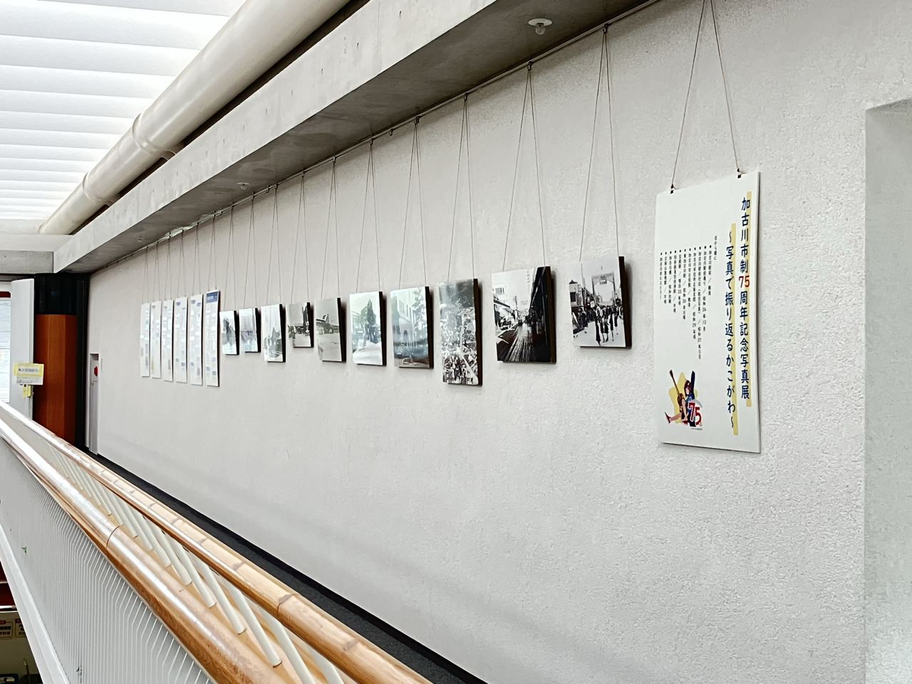 ウェルネスパーク図書館での写真展の様子