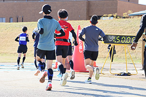 折り返し地点を迎えたランナー