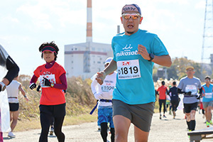 後半に向けて走るランナーたち