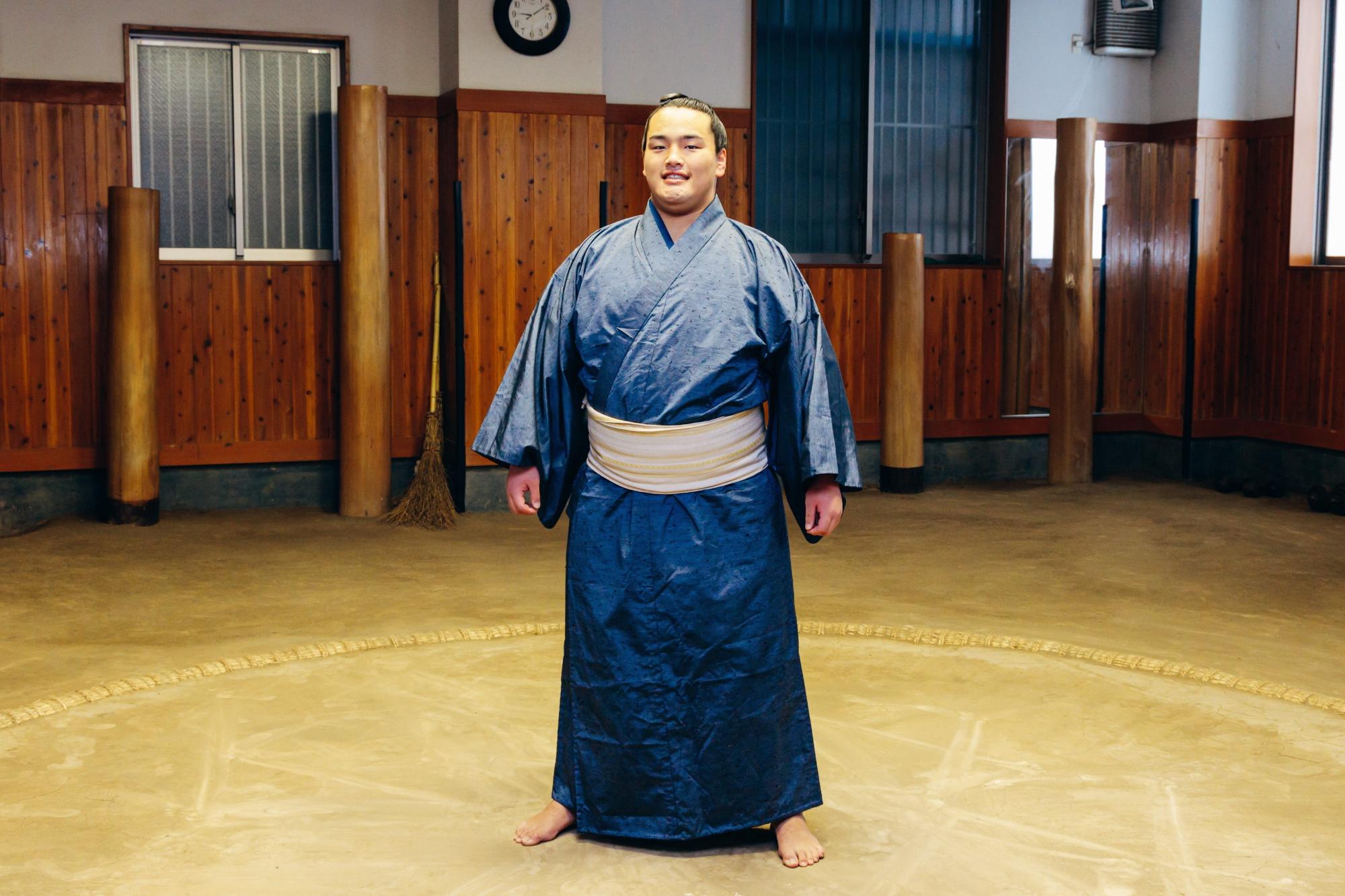 土俵に立つ大辻理紀さん