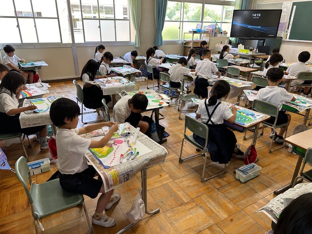 絵の具を使って