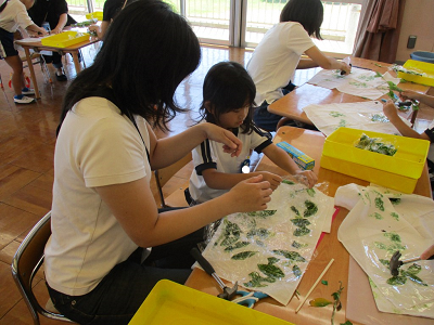 藍のたたき染め
