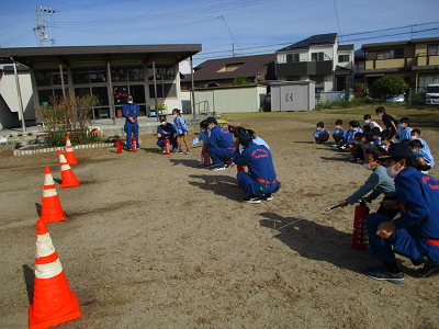 消火器体験をするそら組