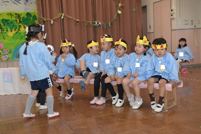 生活発表会に参加する年少児