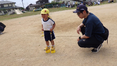 パカポコに乗ってみる園児