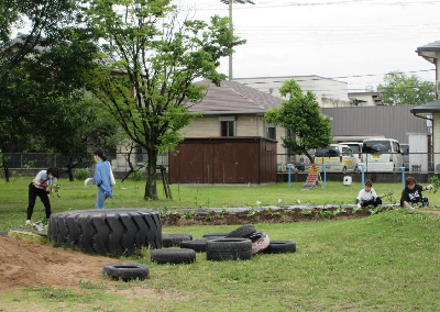 園芸ボランティアに参加してくださる保護者の方々