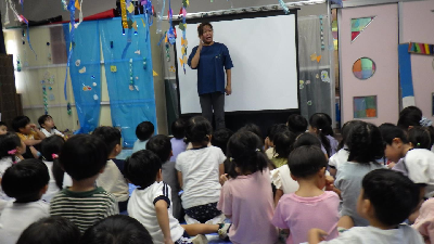 始業式に参加する園児