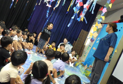 始業式に参加する園児