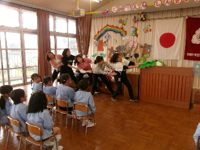 職員による大きなかぶの劇