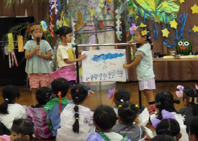 七夕ショーをする年長児