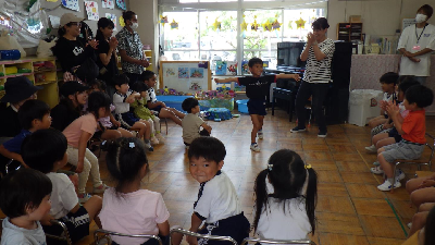保育参観をする園児