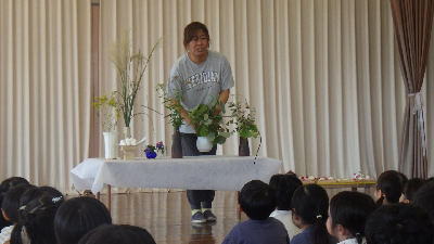 お月見会に参加する園児