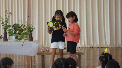 お月見会に参加する園児