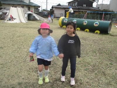 うさぎ当番を教えてもらうえ年中児