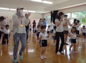 お家の人と体操うれしいな(年少)