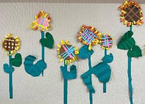 年長児の作ったひまわりの作品