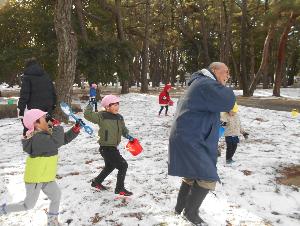 雪遊び