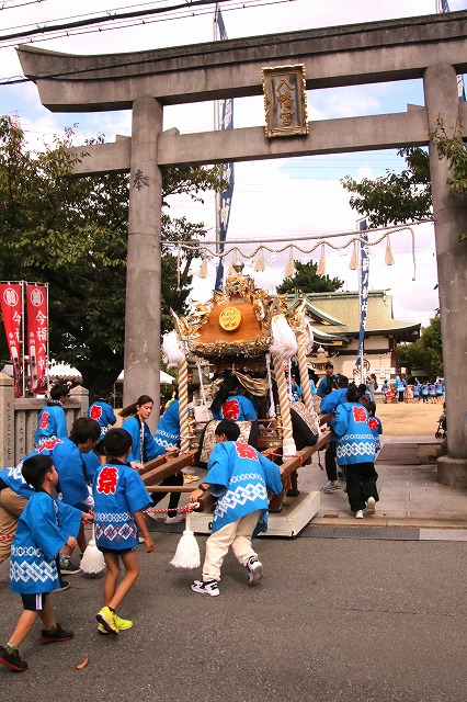 子ども神輿の宮入り