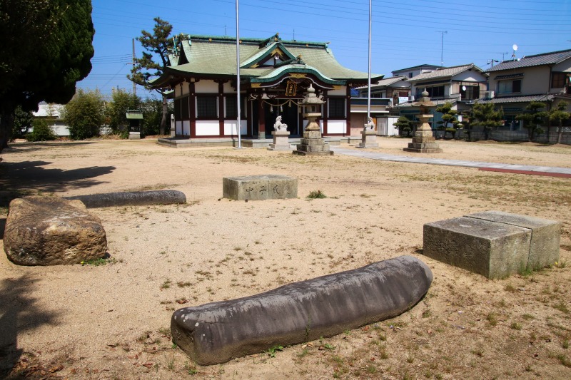 石棺と神社