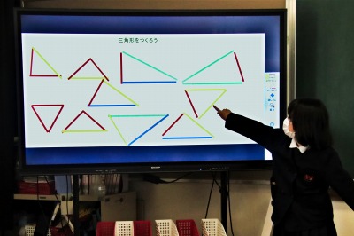 大型掲示装置