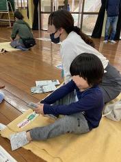 新聞紙スリッパ