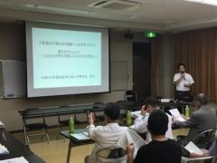 市政について説明する岡田市長