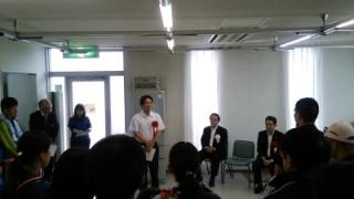 開会式であいさつする岡田市長