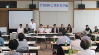 挨拶する岡田市長
