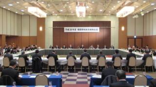 会議に出席する岡田市長
