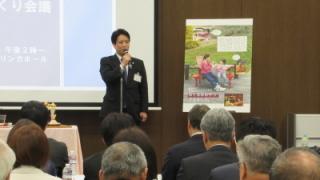 挨拶する岡田市長