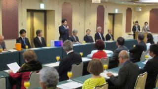 挨拶をする岡田市長