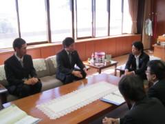 職員を激励する岡田市長