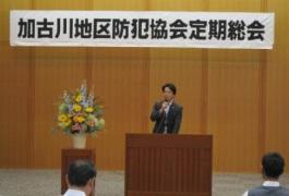 総会で挨拶する岡田市長