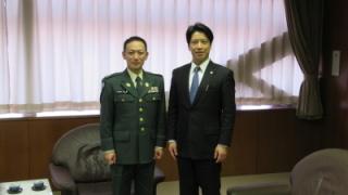 岡田市長と柴田音楽隊長