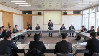 挨拶する岡田市長