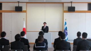 挨拶する岡田市長