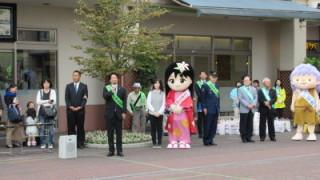 キャンペーンで挨拶をする岡田市長