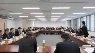 東播磨地域づくり懇話会で発言する岡田市長