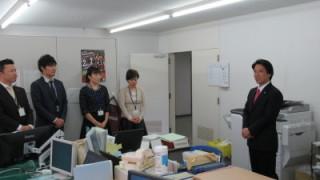 職員の労をねぎらう岡田市長