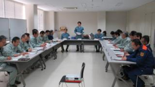 災害訓練で訓示をする岡田市長