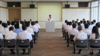 訓示を述べる岡田市長