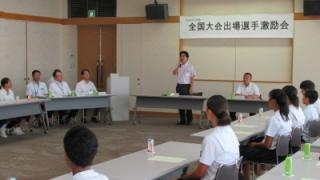 挨拶する岡田市長