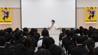 挨拶をする岡田市長