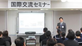 挨拶する岡田市長
