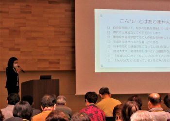 各自チェックシートを回答している様子