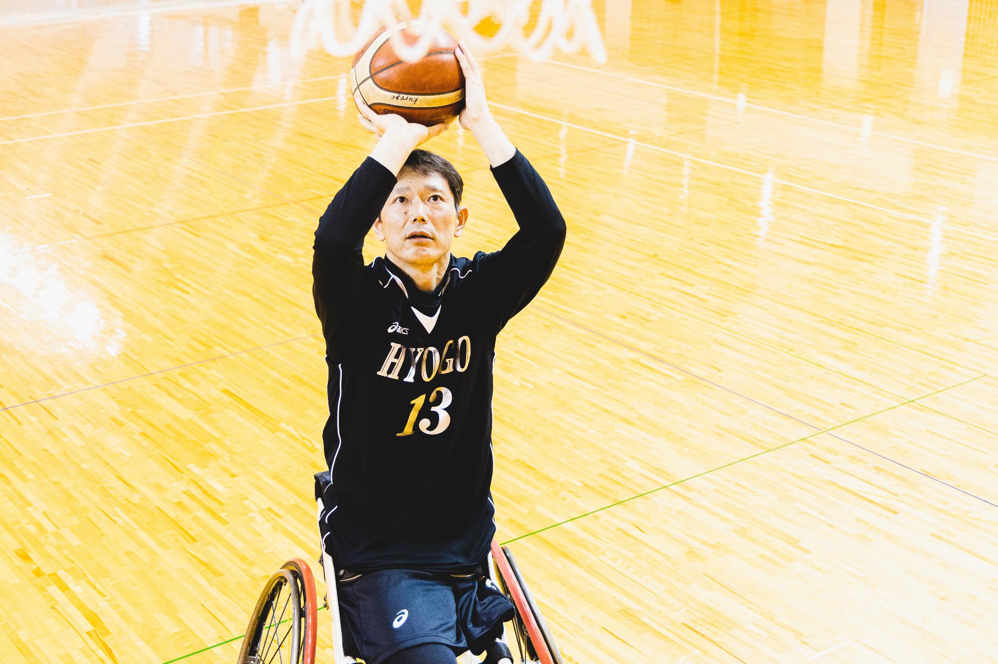 シュートを打つ黒木新吾さん