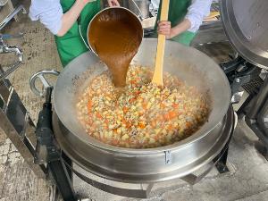 カレールウ投入