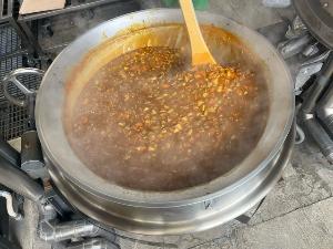 カレー煮る