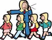 防災頭巾をかぶって避難する様子のイメージイラスト