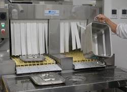 食缶洗浄機